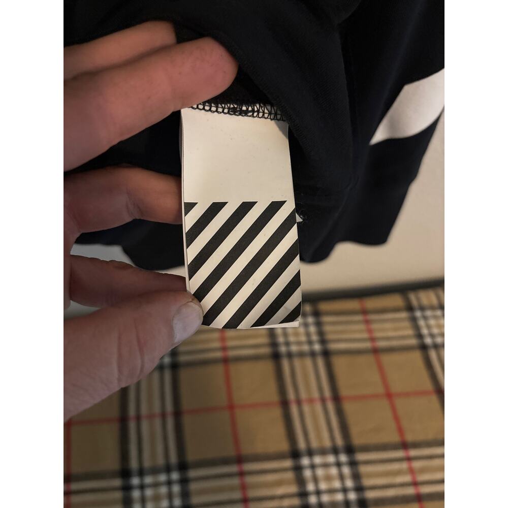 Off-White Diagonal Hand Card ls tee - Picture 4 of 8